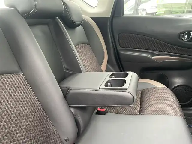 日産 ノート e－パワー メダリスト 香川県 2017(平29)年 7.3万km ブリリアントホワイトパール 純正7インチナビ(MM316D-W)/→AM.FM/フルセグTV/Bluetooth/CD.DVD/アラウンドビューモニター/ハーフレザーシート/LEDヘッドライト/デジタルインナーミラー/革巻きステアリング/ステアリングリモコン/エマージェンシーブレーキ/レーンキープアシスト/コーナーセンサー/純正フロアマット/純正ドアバイザー/純正アルミホイール15インチ/ウィンカーミラー/電格ミラー/ドライブレコーダー/ETC/スマートキー/プッシュスタート