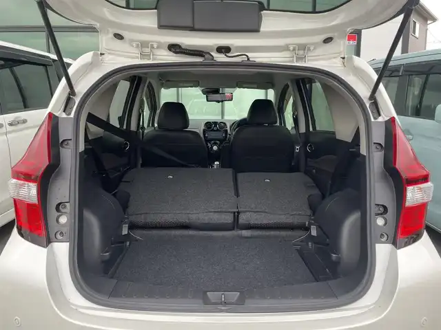 日産 ノート e－パワー メダリスト 香川県 2017(平29)年 7.3万km ブリリアントホワイトパール 純正7インチナビ(MM316D-W)/→AM.FM/フルセグTV/Bluetooth/CD.DVD/アラウンドビューモニター/ハーフレザーシート/LEDヘッドライト/デジタルインナーミラー/革巻きステアリング/ステアリングリモコン/エマージェンシーブレーキ/レーンキープアシスト/コーナーセンサー/純正フロアマット/純正ドアバイザー/純正アルミホイール15インチ/ウィンカーミラー/電格ミラー/ドライブレコーダー/ETC/スマートキー/プッシュスタート