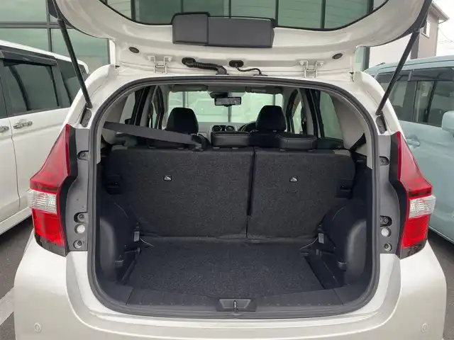 日産 ノート e－パワー メダリスト 香川県 2017(平29)年 7.3万km ブリリアントホワイトパール 純正7インチナビ(MM316D-W)/→AM.FM/フルセグTV/Bluetooth/CD.DVD/アラウンドビューモニター/ハーフレザーシート/LEDヘッドライト/デジタルインナーミラー/革巻きステアリング/ステアリングリモコン/エマージェンシーブレーキ/レーンキープアシスト/コーナーセンサー/純正フロアマット/純正ドアバイザー/純正アルミホイール15インチ/ウィンカーミラー/電格ミラー/ドライブレコーダー/ETC/スマートキー/プッシュスタート