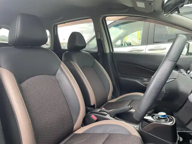 日産 ノート e－パワー メダリスト 香川県 2017(平29)年 7.3万km ブリリアントホワイトパール 純正7インチナビ(MM316D-W)/→AM.FM/フルセグTV/Bluetooth/CD.DVD/アラウンドビューモニター/ハーフレザーシート/LEDヘッドライト/デジタルインナーミラー/革巻きステアリング/ステアリングリモコン/エマージェンシーブレーキ/レーンキープアシスト/コーナーセンサー/純正フロアマット/純正ドアバイザー/純正アルミホイール15インチ/ウィンカーミラー/電格ミラー/ドライブレコーダー/ETC/スマートキー/プッシュスタート