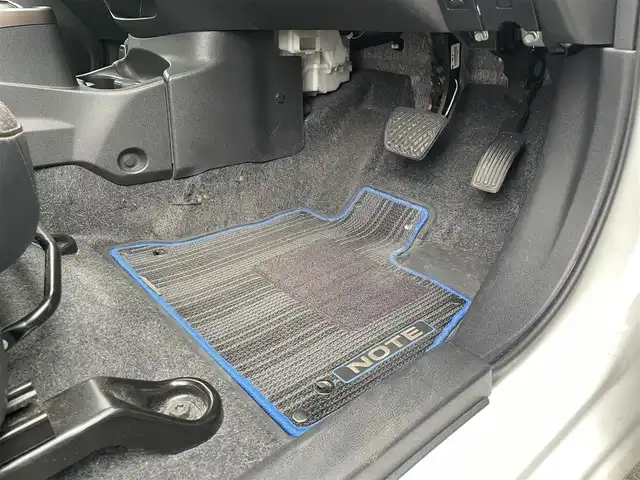 日産 ノート e－パワー メダリスト 香川県 2017(平29)年 7.3万km ブリリアントホワイトパール 純正7インチナビ(MM316D-W)/→AM.FM/フルセグTV/Bluetooth/CD.DVD/アラウンドビューモニター/ハーフレザーシート/LEDヘッドライト/デジタルインナーミラー/革巻きステアリング/ステアリングリモコン/エマージェンシーブレーキ/レーンキープアシスト/コーナーセンサー/純正フロアマット/純正ドアバイザー/純正アルミホイール15インチ/ウィンカーミラー/電格ミラー/ドライブレコーダー/ETC/スマートキー/プッシュスタート