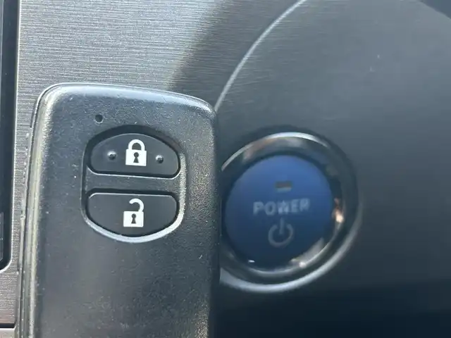 トヨタ プリウス G ツーリングセレクション 愛知県 2013(平25)年 10.1万km ホワイトパールクリスタルシャイン 純正HDDナビ(FM/AM/CD/DVD/BT/フルセグ)/モデリスタエアロ/バックカメラ/パワーシート(D席)/ハーフレザーシート/LEDヘッドライト/フォグランプ/純正AW17インチ/電動格納ミラー/純正フロアマット/ETC/クルーズコントロール/トノカバー/プッシュスタート/スマートキー・スペアキー１本/ステアリングリモコン/ABS/取扱説明書・保証書