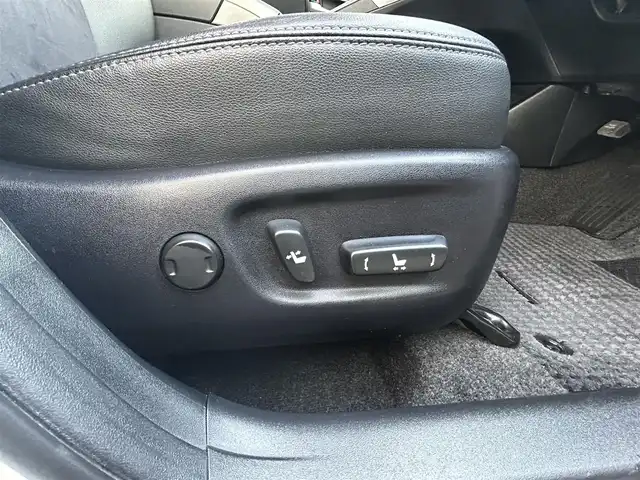 トヨタ プリウス G ツーリングセレクション 愛知県 2013(平25)年 10.1万km ホワイトパールクリスタルシャイン 純正HDDナビ(FM/AM/CD/DVD/BT/フルセグ)/モデリスタエアロ/バックカメラ/パワーシート(D席)/ハーフレザーシート/LEDヘッドライト/フォグランプ/純正AW17インチ/電動格納ミラー/純正フロアマット/ETC/クルーズコントロール/トノカバー/プッシュスタート/スマートキー・スペアキー１本/ステアリングリモコン/ABS/取扱説明書・保証書