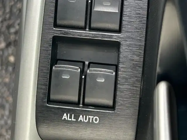 トヨタ プリウス G ツーリングセレクション 愛知県 2013(平25)年 10.1万km ホワイトパールクリスタルシャイン 純正HDDナビ(FM/AM/CD/DVD/BT/フルセグ)/モデリスタエアロ/バックカメラ/パワーシート(D席)/ハーフレザーシート/LEDヘッドライト/フォグランプ/純正AW17インチ/電動格納ミラー/純正フロアマット/ETC/クルーズコントロール/トノカバー/プッシュスタート/スマートキー・スペアキー１本/ステアリングリモコン/ABS/取扱説明書・保証書