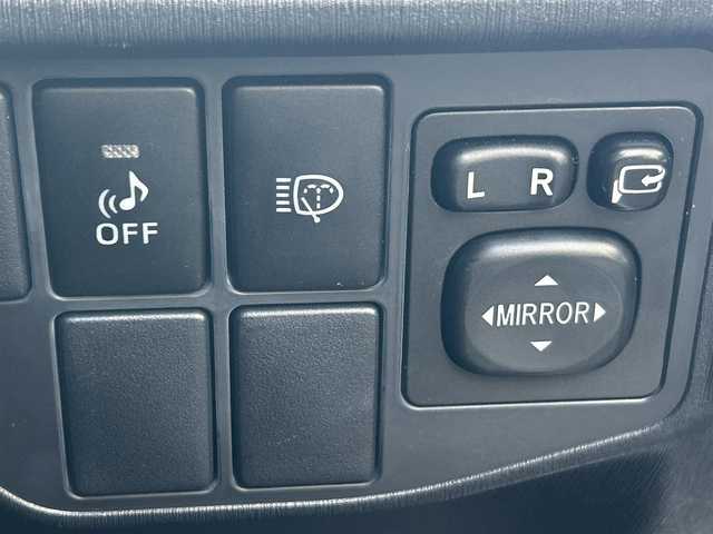 トヨタ プリウス G ツーリングセレクション 兵庫県 2013(平25)年 10.1万km ホワイトパールクリスタルシャイン (株)IDOMが運営する【じしゃロン神戸名谷店】の自社ローン専用車両になりますこちらは現金またはオートローンご利用時の価格です。自社ローンご希望の方は別途その旨お申付け下さい。/純正HDDナビ(FM/AM/CD/DVD/BT/フルセグ)/モデリスタエアロ/バックカメラ/パワーシート(D席)/ハーフレザーシート/LEDヘッドライト/フォグランプ/純正AW17インチ/電動格納ミラー/純正フロアマット/ETC/クルーズコントロール/トノカバー/プッシュスタート/スマートキー・スペアキー１本/ステアリングリモコン/ABS/取扱説明書・保証書