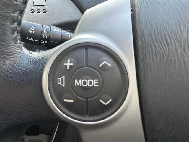 トヨタ プリウス G ツーリングセレクション 兵庫県 2013(平25)年 10.1万km ホワイトパールクリスタルシャイン (株)IDOMが運営する【じしゃロン神戸名谷店】の自社ローン専用車両になりますこちらは現金またはオートローンご利用時の価格です。自社ローンご希望の方は別途その旨お申付け下さい。/純正HDDナビ(FM/AM/CD/DVD/BT/フルセグ)/モデリスタエアロ/バックカメラ/パワーシート(D席)/ハーフレザーシート/LEDヘッドライト/フォグランプ/純正AW17インチ/電動格納ミラー/純正フロアマット/ETC/クルーズコントロール/トノカバー/プッシュスタート/スマートキー・スペアキー１本/ステアリングリモコン/ABS/取扱説明書・保証書