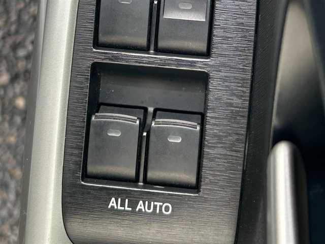 トヨタ プリウス G ツーリングセレクション 兵庫県 2013(平25)年 10.1万km ホワイトパールクリスタルシャイン (株)IDOMが運営する【じしゃロン神戸名谷店】の自社ローン専用車両になりますこちらは現金またはオートローンご利用時の価格です。自社ローンご希望の方は別途その旨お申付け下さい。/純正HDDナビ(FM/AM/CD/DVD/BT/フルセグ)/モデリスタエアロ/バックカメラ/パワーシート(D席)/ハーフレザーシート/LEDヘッドライト/フォグランプ/純正AW17インチ/電動格納ミラー/純正フロアマット/ETC/クルーズコントロール/トノカバー/プッシュスタート/スマートキー・スペアキー１本/ステアリングリモコン/ABS/取扱説明書・保証書