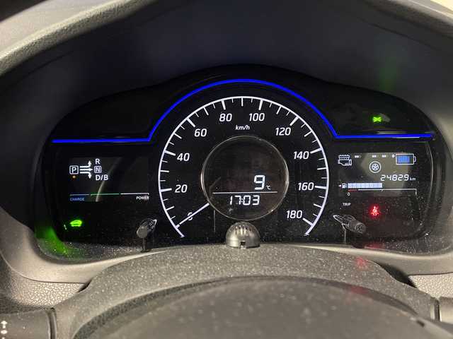 日産 ノート e－パワー X 愛知県 2017(平29)年 2.5万km プレミアムコロナオレンジ 純正ナビ　SDカードなし/全方位カメラ/コーナーセンサー/純正アルミホイール/ＥＴＣ/インテリジェントミラー/レーンキープアシスト/ドライブレコーダー/衝突軽減システム/フルセグ/CD DVD/Bluetooth/ステアリングスイッチ/スマートキー/プッシュスタート