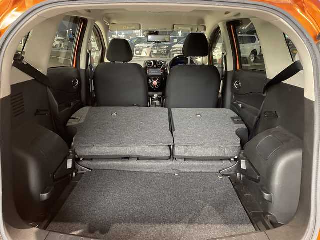 日産 ノート e－パワー X 愛知県 2017(平29)年 2.5万km プレミアムコロナオレンジ 純正ナビ　SDカードなし/全方位カメラ/コーナーセンサー/純正アルミホイール/ＥＴＣ/インテリジェントミラー/レーンキープアシスト/ドライブレコーダー/衝突軽減システム/フルセグ/CD DVD/Bluetooth/ステアリングスイッチ/スマートキー/プッシュスタート