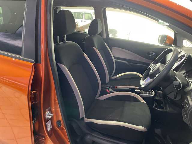 日産 ノート e－パワー X 愛知県 2017(平29)年 2.5万km プレミアムコロナオレンジ 純正ナビ　SDカードなし/全方位カメラ/コーナーセンサー/純正アルミホイール/ＥＴＣ/インテリジェントミラー/レーンキープアシスト/ドライブレコーダー/衝突軽減システム/フルセグ/CD DVD/Bluetooth/ステアリングスイッチ/スマートキー/プッシュスタート