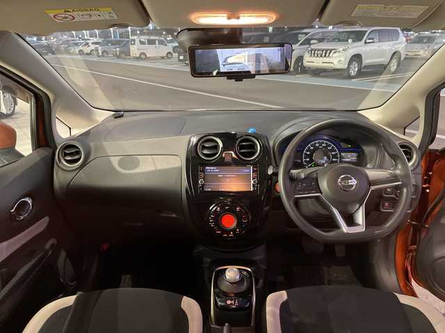 日産 ノート e－パワー X 愛知県 2017(平29)年 2.5万km プレミアムコロナオレンジ 純正ナビ　SDカードなし/全方位カメラ/コーナーセンサー/純正アルミホイール/ＥＴＣ/インテリジェントミラー/レーンキープアシスト/ドライブレコーダー/衝突軽減システム/フルセグ/CD DVD/Bluetooth/ステアリングスイッチ/スマートキー/プッシュスタート