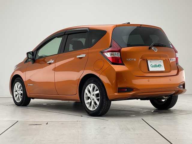 日産 ノート e－パワー X 愛知県 2017(平29)年 2.5万km プレミアムコロナオレンジ 純正ナビ　SDカードなし/全方位カメラ/コーナーセンサー/純正アルミホイール/ＥＴＣ/インテリジェントミラー/レーンキープアシスト/ドライブレコーダー/衝突軽減システム/フルセグ/CD DVD/Bluetooth/ステアリングスイッチ/スマートキー/プッシュスタート