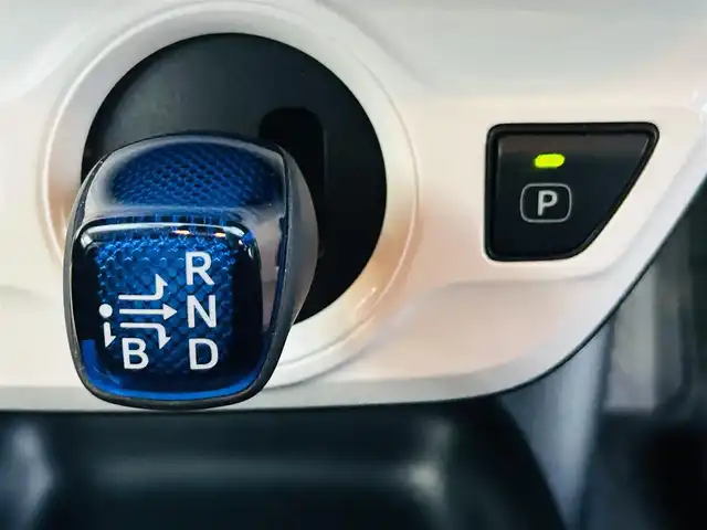 トヨタ プリウス S 岡山県 2016(平28)年 13.3万km グレーメタリック (株)IDOMが運営する【じしゃロン岡山店】の自社ローン対象車両になります。こちらは現金ご利用時の価格です。自社ローンご希望の方は別途その旨お申付け下さい。/＊ワンセグテレビ/＊バックカメラ/＊アイドリングストップ/＊クルーズコントロール/＊プッシュスタート/＊ETC/＊社外ナビ/＊スマートキー/＊プッシュスタート