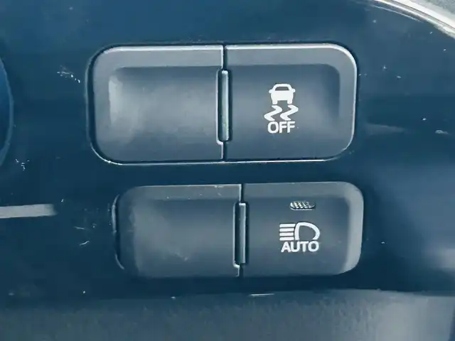 トヨタ プリウス S 岡山県 2016(平28)年 13.3万km グレーメタリック (株)IDOMが運営する【じしゃロン岡山店】の自社ローン対象車両になります。こちらは現金ご利用時の価格です。自社ローンご希望の方は別途その旨お申付け下さい。/＊ワンセグテレビ/＊バックカメラ/＊アイドリングストップ/＊クルーズコントロール/＊プッシュスタート/＊ETC/＊社外ナビ/＊スマートキー/＊プッシュスタート