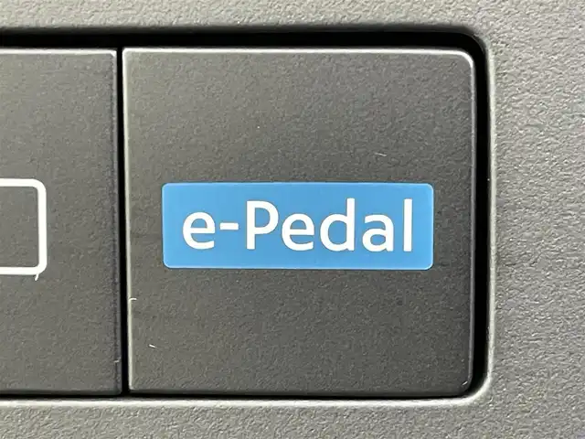 日産 セレナ e－パワー ハイウェイスター V 群馬県 2025(令7)年 0.1万km未満 プリズムホワイト 登録済未使用車　社外７インチナビ　アラウンドビューモニター　プロパイロット　レーンキープアシスト　エマージェンシーブレーキ　両側パワースライドドア　デジタルインナーミラー　ＬＥＤヘッドライト　ステリモ