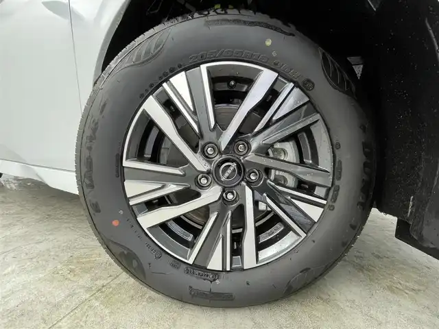 日産 セレナ e－パワー ハイウェイスター V 群馬県 2025(令7)年 0.1万km未満 プリズムホワイト 登録済未使用車　社外７インチナビ　アラウンドビューモニター　プロパイロット　レーンキープアシスト　エマージェンシーブレーキ　両側パワースライドドア　デジタルインナーミラー　ＬＥＤヘッドライト　ステリモ