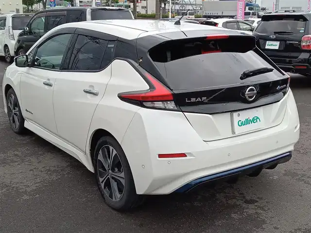 日産 リーフ G 福井県 2018(平30)年 9.7万km ブリリアントホワイトパール 衝突被害軽減システム/SDナビ/・（フルセグTV/CD/DVD/Bluetooth）/アラウンドビューモニター/デジタルインナーミラー/プロパイロット/ビルトインETC/オートLEDライト/電動格納ウィンカーミラー/純正17インチAW/純正フロアマット/スマートキー