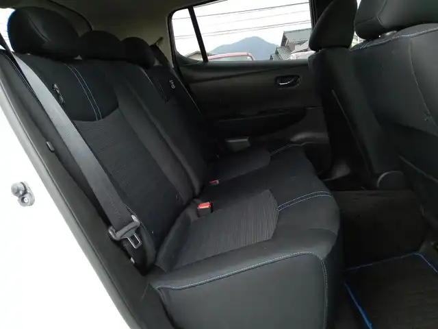 日産 リーフ G 福井県 2018(平30)年 9.7万km ブリリアントホワイトパール 衝突被害軽減システム/SDナビ/・（フルセグTV/CD/DVD/Bluetooth）/アラウンドビューモニター/デジタルインナーミラー/プロパイロット/ビルトインETC/オートLEDライト/電動格納ウィンカーミラー/純正17インチAW/純正フロアマット/スマートキー