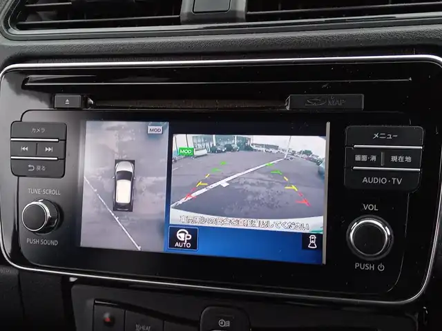 日産 リーフ G 福井県 2018(平30)年 9.7万km ブリリアントホワイトパール 衝突被害軽減システム/SDナビ/・（フルセグTV/CD/DVD/Bluetooth）/アラウンドビューモニター/デジタルインナーミラー/プロパイロット/ビルトインETC/オートLEDライト/電動格納ウィンカーミラー/純正17インチAW/純正フロアマット/スマートキー