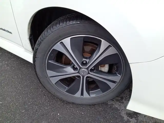 日産 リーフ G 福井県 2018(平30)年 9.7万km ブリリアントホワイトパール 衝突被害軽減システム/SDナビ/・（フルセグTV/CD/DVD/Bluetooth）/アラウンドビューモニター/デジタルインナーミラー/プロパイロット/ビルトインETC/オートLEDライト/電動格納ウィンカーミラー/純正17インチAW/純正フロアマット/スマートキー