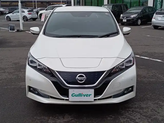 日産 リーフ G 福井県 2018(平30)年 9.7万km ブリリアントホワイトパール 衝突被害軽減システム/SDナビ/・（フルセグTV/CD/DVD/Bluetooth）/アラウンドビューモニター/デジタルインナーミラー/プロパイロット/ビルトインETC/オートLEDライト/電動格納ウィンカーミラー/純正17インチAW/純正フロアマット/スマートキー