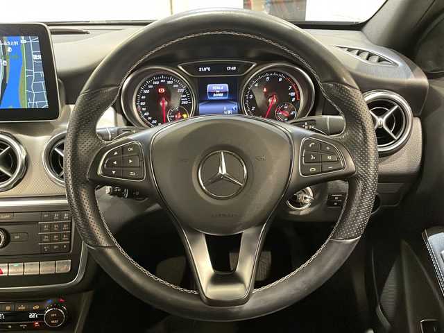 メルセデス・ベンツ ＧＬＡ２２０ 4マチック 新潟県 2018(平30)年 3.7万km コスモスブラック レーダーセーフティパッケージ/-ブラインドスポットアシスト/-アクティブディスタンスアシストディストロニック /-レーンキーピングアシスト/-PRE SAFE/純正HDDナビ/(CD/DVD/Bluetooth/USB/フルセグTV)/バックカメラ/ETC/ドライブレコーダー/レザーシート/シートヒーター/パドルシフト/純正18インチアルミホイール/LEDヘッドライト/パークトロニック/キーレスゴー/ダウンヒルアシスト /アイドリングストップ