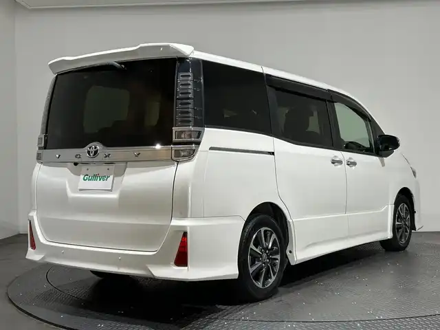 トヨタ ヴォクシー ZS 煌Ⅱ 愛媛県 2020(令2)年 1.1万km ホワイトパールクリスタルシャイン ・９型ナビ（フルセグＴＶ・ＢＴ・ＣＤ・ＤＶＤ・ＦＭ・ＡＭ・ＳＤ）/・バックカメラ　/・ＥＴＣ　/・前後ドラレコ　/・１２．１型後席モニター　/・クルーズコントロール　/・両側電動ドア　/・レーンキープアシスト　/・衝突軽減ブレーキ/・オートマチックハイビーム/・テレビキャンセラー/・スペアキー