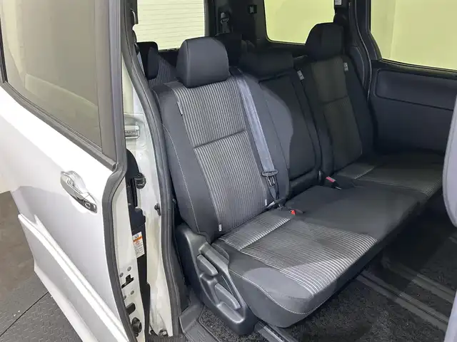 トヨタ ヴォクシー ZS 煌Ⅱ 愛媛県 2020(令2)年 1.1万km ホワイトパールクリスタルシャイン ・９型ナビ（フルセグＴＶ・ＢＴ・ＣＤ・ＤＶＤ・ＦＭ・ＡＭ・ＳＤ）/・バックカメラ　/・ＥＴＣ　/・前後ドラレコ　/・１２．１型後席モニター　/・クルーズコントロール　/・両側電動ドア　/・レーンキープアシスト　/・衝突軽減ブレーキ/・オートマチックハイビーム/・テレビキャンセラー/・スペアキー