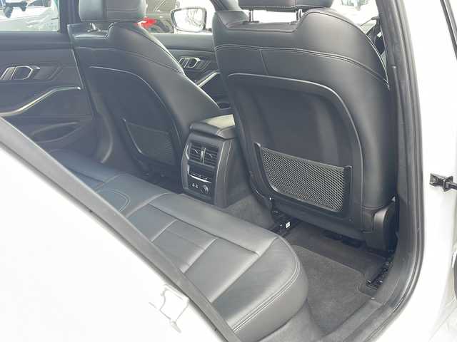 ＢＭＷ ＢＭＷ ３２０ｄ xDrive Mスポーツ 福島県 2019(令1)年 2.6万km 白 4WD/純正ナビ（BT、USB）/360度カメラ/前後コーナーセンサー/ドライビングアシストプロ/OP19インチAW/ETC/黒本革レザーシート/パワーシート/シートヒーター/前後ドライブレコーダー/アンビエントライト