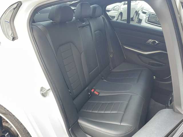 ＢＭＷ ＢＭＷ ３２０ｄ xDrive Mスポーツ 福島県 2019(令1)年 2.6万km 白 4WD/純正ナビ（BT、USB）/360度カメラ/前後コーナーセンサー/ドライビングアシストプロ/OP19インチAW/ETC/黒本革レザーシート/パワーシート/シートヒーター/前後ドライブレコーダー/アンビエントライト