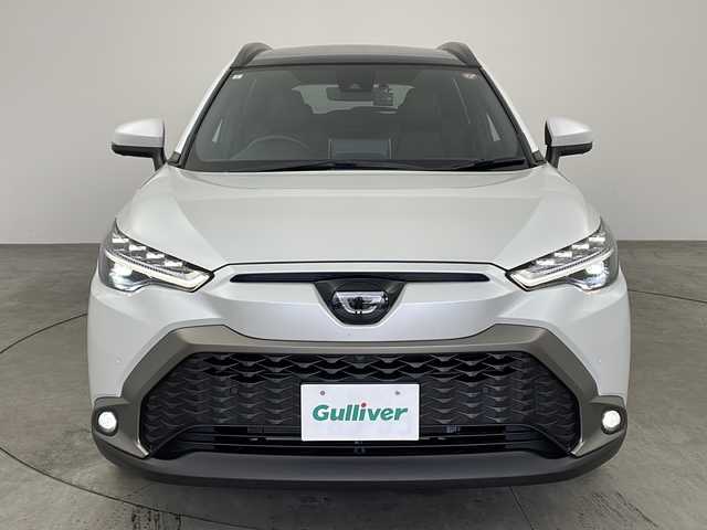 トヨタ カローラ クロス Z 兵庫県 2023(令5)年 2万km プラチナホワイトパールマイカ トヨタセーフティセンス/・プリクラッシュセーフティ/・レーントレーシングアシスト/・オートマチックハイビーム/・ロードサインアシスト/ブラインドスポットモニター/純正8インチディスプレイオーディオ/・バックカメラ/・パノラミックビューモニター/パノラマルーフ/パーキングブレーキサポート/レーダークルーズコントロール/クリアランスソナー/オートマチックハイビーム/ハーフレザー/シートヒーター/パワーシート/パワーバックドア/純正18インチアルミホイール/LEDヘッドライト/新車保証書/取扱説明書