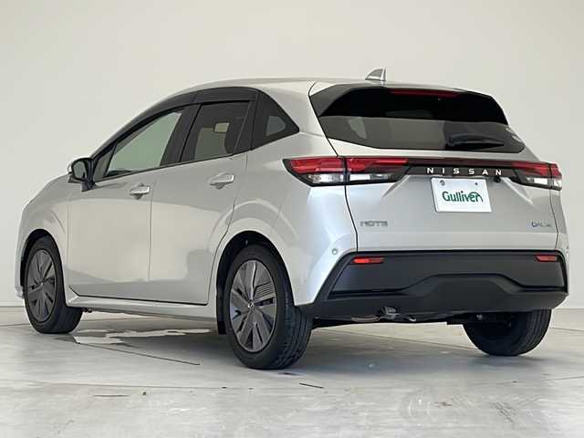 日産 ノート X 愛知県 2021(令3)年 4.1万km ブリリアントシルバー 衝突軽減システム/純正９型SDナビ/フルセグ/CD/DVD/Bluetooth/バックカメラ/コーナーセンサー/純正アルミホイール/LEDヘッドライト/オートマチックハイビーム/ドライブレコーダー/ETC/ステアリングスイッチ/スマートキー/プッシュスタート