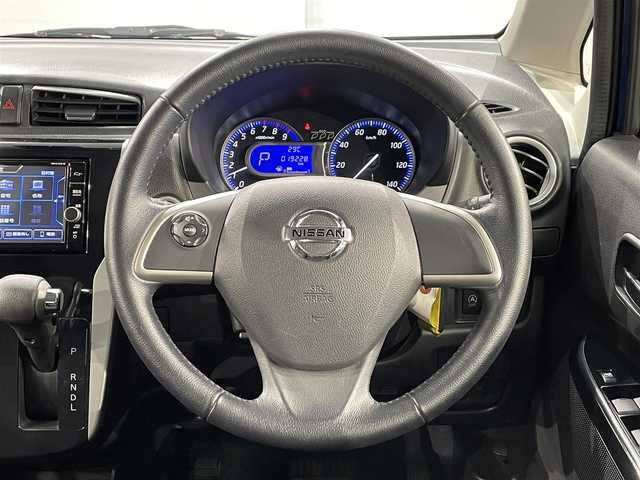 日産 デイズ ハイウェイスターX 愛知県 2018(平30)年 2万km オーシャンブルーP 純正ＳＤナビ　/（FM/AM/フルセグTV/CD・DVD再生/SD)/アラウンドビューモニター　/エマージェンシーブレーキ　/ビルトインＥＴＣ　/ＬＥＤヘッドライト　/車線逸脱警報　/コーナーセンサー　/オートマチックハイビーム　/アイドリングストップ　/フォグランプ/横滑り防止/純正フロアマット/プッシュスタート/　　-スマートキー