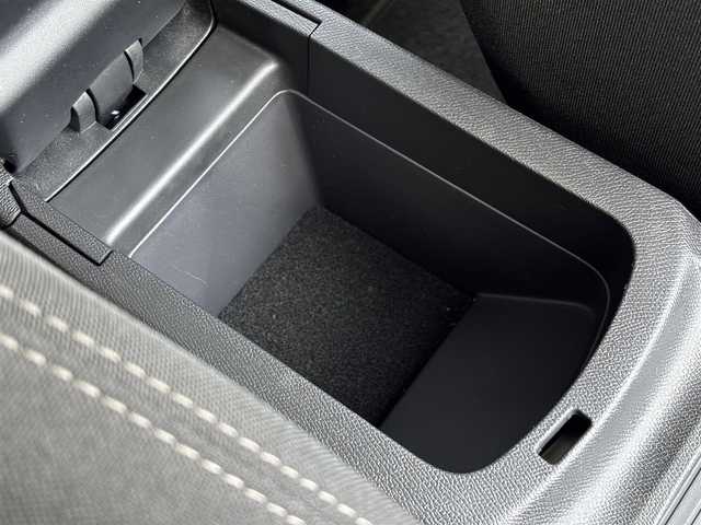 プジョー ３０８ アリュール 山梨県 2016(平28)年 1.7万km ペルラネラブラック OPメモリナビ/フルセグ　/クルコン　/LED/ＡＡＣ/スポーツモード/スマートキー/ＢＴ/ＡＵＸ/ＣＤ/ＤＶＤ/ドラレコ/ＵＳＢ/純正１６ＡＷ/Ｐスタート/Ｂカメラ/ＥＴＣ/取説/保証書/スペアキー