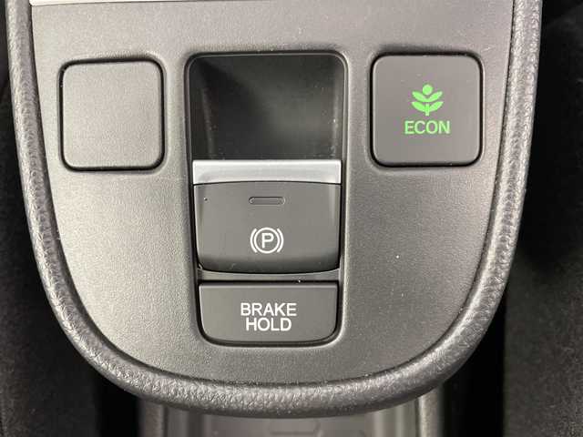 ホンダ フィット 道央・札幌 2023(令5)年 5.5万km クリスタルブラックパール ・4WD/Honda SENSING/・衝突軽減ブレーキ（CMBS）/・先行車発進お知らせ機能/・アダプティブクルーズコントロール/・車線維持支援システム（LKAS）/・ブラインドスポットインフォメーション/・社外ナビ/・Bluetooth/バックカメラ/・コンフォートパッケージ/・オートホールド/・ETC/・ビークルスタビリティアシスト/・オートライト/LEDライト/・横滑り防止
