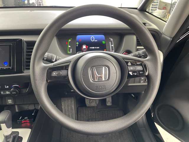 ホンダ フィット 道央・札幌 2023(令5)年 5.5万km クリスタルブラックパール ・4WD/Honda SENSING/・衝突軽減ブレーキ（CMBS）/・先行車発進お知らせ機能/・アダプティブクルーズコントロール/・車線維持支援システム（LKAS）/・ブラインドスポットインフォメーション/・社外ナビ/・Bluetooth/バックカメラ/・コンフォートパッケージ/・オートホールド/・ETC/・ビークルスタビリティアシスト/・オートライト/LEDライト/・横滑り防止