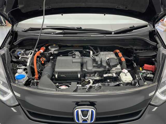 ホンダ フィット e:HEVベーシック 長野県 2023(令5)年 5.5万km クリスタルブラックパール 4WD/社外ナビ（FM/AM/Bluetooth/DISC/USB）/ホンダセンシング/・路外逸脱抑制機能/・踏み間違い衝突軽減システム/・パーキングセンサー警報/・衝突軽減ブレーキ/・先行車発進お知らせ機能/・標識認識機能/・パーキングセンサー/プッシュスタート/アイドリングストップ/スマートキー/AACエアコン/追従機能付きクルコン/ABS/横滑り防止装置/オートハイビーム/LEDヘッドライト/フロントガラス熱線/ドアミラーヒーター/電子パーキングブレーキ/オートブレーキホールド/ヘッドライトレベライザー/純正フロアマット/純正ホイールキャップ付きスチールホイール/保証書/取扱説明書