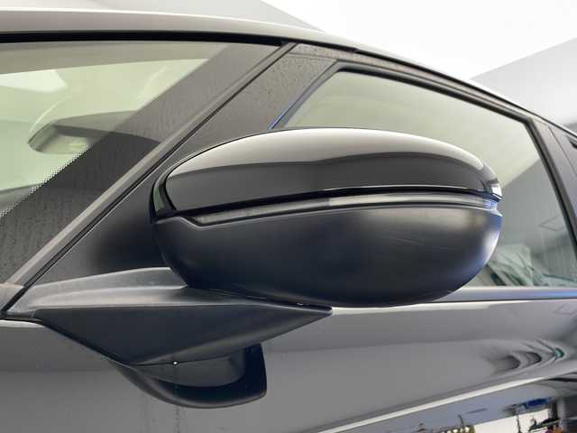 ホンダ フィット e:HEVベーシック 長野県 2023(令5)年 5.5万km クリスタルブラックパール 4WD/社外ナビ（FM/AM/Bluetooth/DISC/USB）/ホンダセンシング/・路外逸脱抑制機能/・踏み間違い衝突軽減システム/・パーキングセンサー警報/・衝突軽減ブレーキ/・先行車発進お知らせ機能/・標識認識機能/・パーキングセンサー/プッシュスタート/アイドリングストップ/スマートキー/AACエアコン/追従機能付きクルコン/ABS/横滑り防止装置/オートハイビーム/LEDヘッドライト/フロントガラス熱線/ドアミラーヒーター/電子パーキングブレーキ/オートブレーキホールド/ヘッドライトレベライザー/純正フロアマット/純正ホイールキャップ付きスチールホイール/保証書/取扱説明書