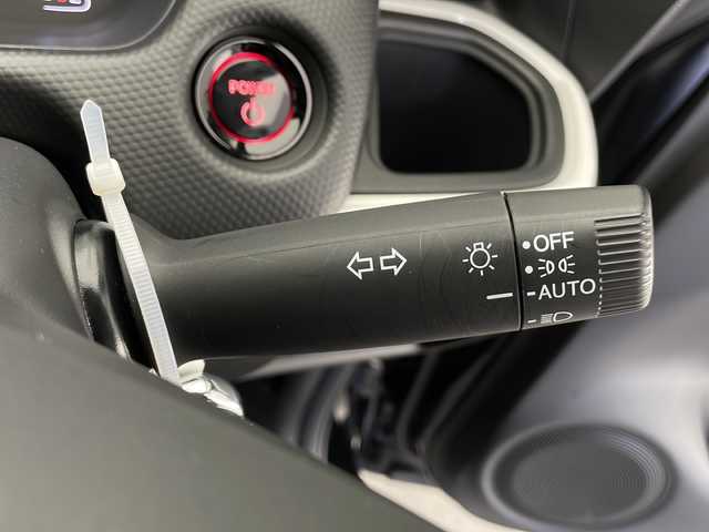 ホンダ フィット e:HEVベーシック 長野県 2023(令5)年 5.5万km クリスタルブラックパール 4WD/社外ナビ（FM/AM/Bluetooth/DISC/USB）/ホンダセンシング/・路外逸脱抑制機能/・踏み間違い衝突軽減システム/・パーキングセンサー警報/・衝突軽減ブレーキ/・先行車発進お知らせ機能/・標識認識機能/・パーキングセンサー/プッシュスタート/アイドリングストップ/スマートキー/AACエアコン/追従機能付きクルコン/ABS/横滑り防止装置/オートハイビーム/LEDヘッドライト/フロントガラス熱線/ドアミラーヒーター/電子パーキングブレーキ/オートブレーキホールド/ヘッドライトレベライザー/純正フロアマット/純正ホイールキャップ付きスチールホイール/保証書/取扱説明書