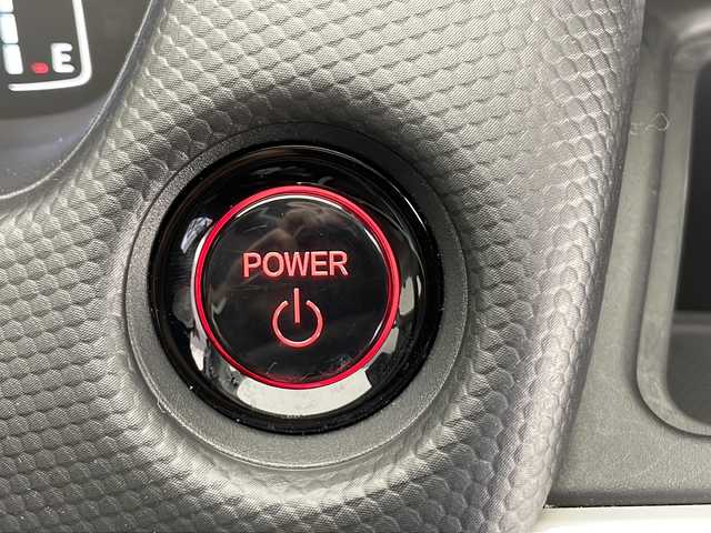 ホンダ フィット e:HEVベーシック 長野県 2023(令5)年 5.5万km クリスタルブラックパール 4WD/社外ナビ（FM/AM/Bluetooth/DISC/USB）/ホンダセンシング/・路外逸脱抑制機能/・踏み間違い衝突軽減システム/・パーキングセンサー警報/・衝突軽減ブレーキ/・先行車発進お知らせ機能/・標識認識機能/・パーキングセンサー/プッシュスタート/アイドリングストップ/スマートキー/AACエアコン/追従機能付きクルコン/ABS/横滑り防止装置/オートハイビーム/LEDヘッドライト/フロントガラス熱線/ドアミラーヒーター/電子パーキングブレーキ/オートブレーキホールド/ヘッドライトレベライザー/純正フロアマット/純正ホイールキャップ付きスチールホイール/保証書/取扱説明書