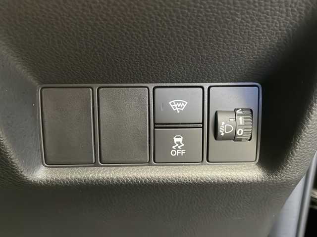 ホンダ フィット e:HEVベーシック 長野県 2023(令5)年 5.5万km クリスタルブラックパール 4WD/社外ナビ（FM/AM/Bluetooth/DISC/USB）/ホンダセンシング/・路外逸脱抑制機能/・踏み間違い衝突軽減システム/・パーキングセンサー警報/・衝突軽減ブレーキ/・先行車発進お知らせ機能/・標識認識機能/・パーキングセンサー/プッシュスタート/アイドリングストップ/スマートキー/AACエアコン/追従機能付きクルコン/ABS/横滑り防止装置/オートハイビーム/LEDヘッドライト/フロントガラス熱線/ドアミラーヒーター/電子パーキングブレーキ/オートブレーキホールド/ヘッドライトレベライザー/純正フロアマット/純正ホイールキャップ付きスチールホイール/保証書/取扱説明書