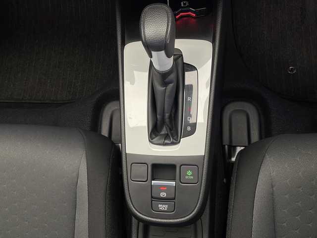 ホンダ フィット e:HEVベーシック 長野県 2023(令5)年 5.5万km クリスタルブラックパール 4WD/社外ナビ（FM/AM/Bluetooth/DISC/USB）/ホンダセンシング/・路外逸脱抑制機能/・踏み間違い衝突軽減システム/・パーキングセンサー警報/・衝突軽減ブレーキ/・先行車発進お知らせ機能/・標識認識機能/・パーキングセンサー/プッシュスタート/アイドリングストップ/スマートキー/AACエアコン/追従機能付きクルコン/ABS/横滑り防止装置/オートハイビーム/LEDヘッドライト/フロントガラス熱線/ドアミラーヒーター/電子パーキングブレーキ/オートブレーキホールド/ヘッドライトレベライザー/純正フロアマット/純正ホイールキャップ付きスチールホイール/保証書/取扱説明書