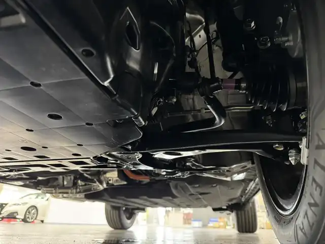 ホンダ ヴェゼル ハイブリッド e:HEV Z 三重県 2025(令7)年 0.1千km クリスタルブラックパール ハイブリッド/FF/MTモード付フロアCVT/純正 9インチナビ/（FM/AM/USB/Bluetooth/CarPlay/AndroidAuto/TV）/バックカメラ/ビルトイン ETC2.0/Honda SENSING/・衝突軽減ブレーキ（CMBS）/・先行車発進お知らせ機能/・路外逸脱抑制機能/・標識認識機能/・渋滞追従機能付アダプティブクルーズコントロール（ACC）/・車線維持支援システム（LKAS）/・トラフィックジャムアシスト（渋滞運転支援機能）/・ブラインドスポットインフォメーション/・誤発進抑制機能/・後方誤発進抑制機能/・近距離衝突軽減ブレーキ/・パーキングセンサーシステム/・【OP】後退出庫サポート/・アダプティブドライビングビーム/・ヒルディセントコントロール/装備/・ハンズフリーアクセスパワーテールゲート/・ハーフレザーシート/・シートヒーター（D/N）/・ステアリングヒーター/・オートライトシステム/・LEDヘッドライト/・LEDフロントフォグランプ/・左右独立オートエアコン/・自動防眩ルームミラー/・【OP】ワイヤレス充電器/・プッシュスタート/・純正18inAW/・保/取/・スマートキーx2/など
