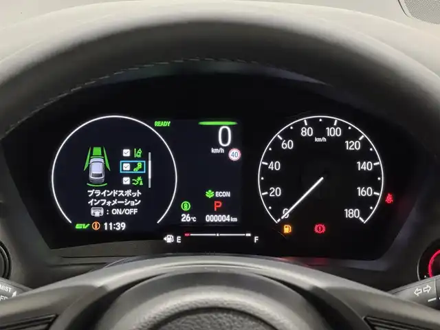 ホンダ ヴェゼル ハイブリッド e:HEV Z 三重県 2025(令7)年 0.1千km クリスタルブラックパール ハイブリッド/FF/MTモード付フロアCVT/純正 9インチナビ/（FM/AM/USB/Bluetooth/CarPlay/AndroidAuto/TV）/バックカメラ/ビルトイン ETC2.0/Honda SENSING/・衝突軽減ブレーキ（CMBS）/・先行車発進お知らせ機能/・路外逸脱抑制機能/・標識認識機能/・渋滞追従機能付アダプティブクルーズコントロール（ACC）/・車線維持支援システム（LKAS）/・トラフィックジャムアシスト（渋滞運転支援機能）/・ブラインドスポットインフォメーション/・誤発進抑制機能/・後方誤発進抑制機能/・近距離衝突軽減ブレーキ/・パーキングセンサーシステム/・【OP】後退出庫サポート/・アダプティブドライビングビーム/・ヒルディセントコントロール/装備/・ハンズフリーアクセスパワーテールゲート/・ハーフレザーシート/・シートヒーター（D/N）/・ステアリングヒーター/・オートライトシステム/・LEDヘッドライト/・LEDフロントフォグランプ/・左右独立オートエアコン/・自動防眩ルームミラー/・【OP】ワイヤレス充電器/・プッシュスタート/・純正18inAW/・保/取/・スマートキーx2/など