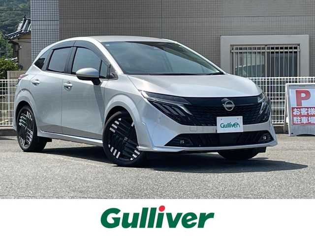 日産 オーラ G 山口県 2024(令6)年 0.3万km ブリリアントシルバー 純正ナビ フルセグTV BT/アラウンドビューモニター/デジタルインナーミラー/2.0ETC/ナビ連動ドラレコ/LEDオートヘッドライト/フォグライト/コーナーセンサー/スマートキー 2個/衝突被害軽減ブレーキ/レーンアシスト/オートマチックハイビーム/ブラインドスポットモニタ/パワーシート/ステアリングリモコン/禁煙車