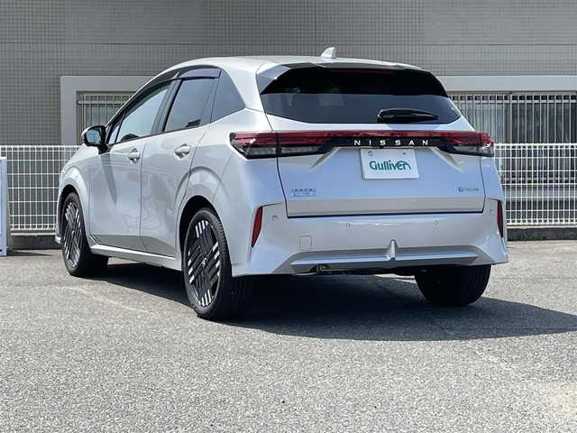 日産 オーラ G 山口県 2024(令6)年 0.3万km ブリリアントシルバー 純正ナビ フルセグTV BT/アラウンドビューモニター/デジタルインナーミラー/2.0ETC/ナビ連動ドラレコ/LEDオートヘッドライト/フォグライト/コーナーセンサー/スマートキー 2個/衝突被害軽減ブレーキ/レーンアシスト/オートマチックハイビーム/ブラインドスポットモニタ/パワーシート/ステアリングリモコン/禁煙車