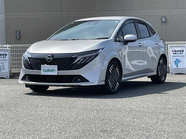 日産 オーラ G 山口県 2024(令6)年 0.3万km ブリリアントシルバー 純正ナビ フルセグTV BT/アラウンドビューモニター/デジタルインナーミラー/2.0ETC/ナビ連動ドラレコ/LEDオートヘッドライト/フォグライト/コーナーセンサー/スマートキー 2個/衝突被害軽減ブレーキ/レーンアシスト/オートマチックハイビーム/ブラインドスポットモニタ/パワーシート/ステアリングリモコン/禁煙車