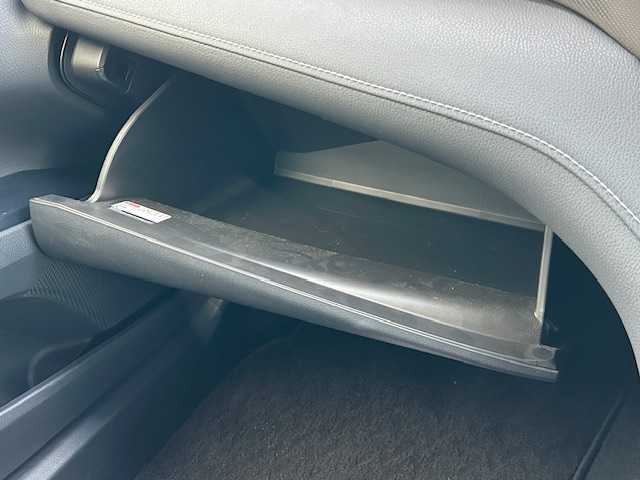 トヨタ カムリ WSレザーパッケージ 静岡県 2019(令1)年 2.6万km プラチナホワイトパールマイカ TRDフルエアロ/純正ディスプレイオーディオナビ/Bluetooth接続/フルセグTV/パドルシフト/バックカメラ/前方ドライブレコーダー/ビルトインETC/純正フロアマット/純正アルミホイール18インチ/前後コーナーセンサー/オートライト/オートマチックハイビーム/LEDヘッドライト/前席パワーシート/前席シートヒーター/レーダークルーズコントロール/ブラインドスポットモニター/横滑り防止装置/レーンキープアシスト/保証書/取扱説明書