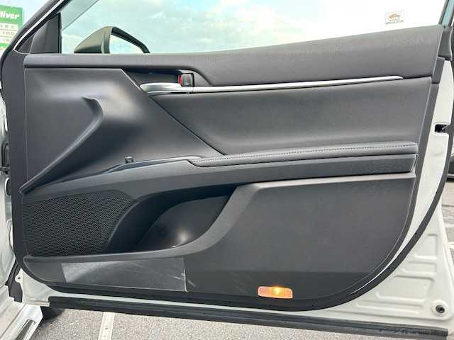 トヨタ カムリ WSレザーパッケージ 静岡県 2019(令1)年 2.6万km プラチナホワイトパールマイカ TRDフルエアロ/純正ディスプレイオーディオナビ/Bluetooth接続/フルセグTV/パドルシフト/バックカメラ/前方ドライブレコーダー/ビルトインETC/純正フロアマット/純正アルミホイール18インチ/前後コーナーセンサー/オートライト/オートマチックハイビーム/LEDヘッドライト/前席パワーシート/前席シートヒーター/レーダークルーズコントロール/ブラインドスポットモニター/横滑り防止装置/レーンキープアシスト/保証書/取扱説明書