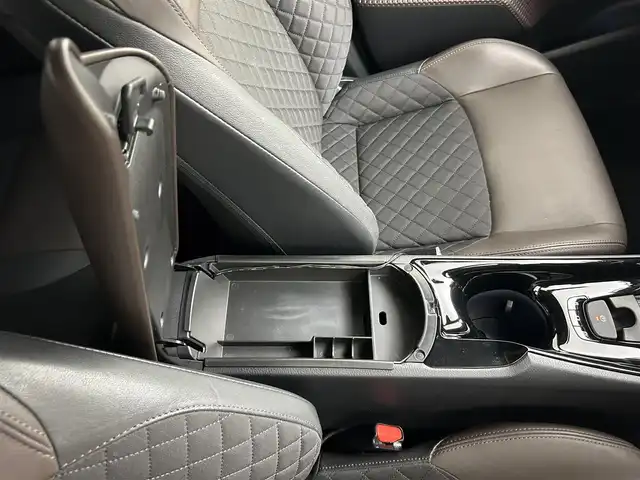 トヨタ Ｃ－ＨＲ G LEDエディション 埼玉県 2018(平30)年 3.7万km ブラックマイカ トヨタセーフティセンス　純正９インチナビ　フルセグＴＶ　Ｂｌｕｅｔｏｏｔｈ　バックカメラ　ＢＳＭ　レーダークルーズコントロール　ブラウンハーフレザーシート　前席シートヒーター　ドラレコ　ＥＴＣ